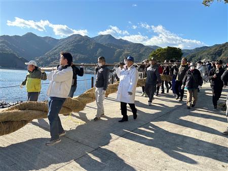 豊後二見ヶ浦しめ縄張替え