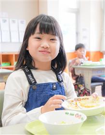 女の子（給食）