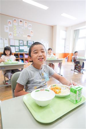 学校給食の様子