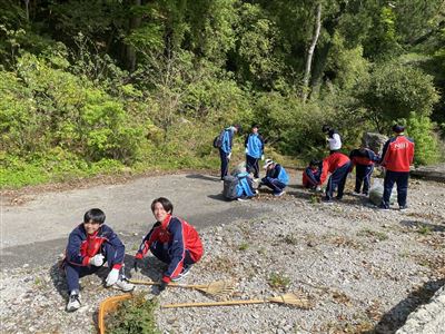【市報さいき11月号】『佐伯城跡「石垣清掃ボランティア」前回の様子 (2)