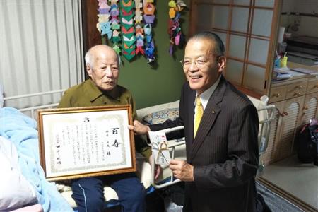 西名文夫さん100歳お祝い訪問