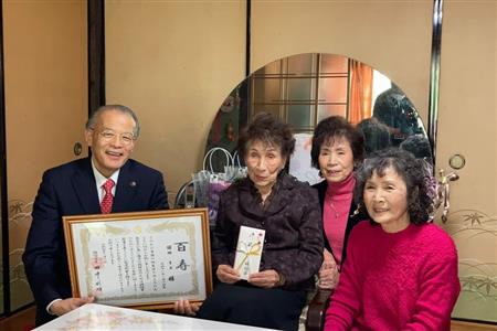 鎌田キヌさん100歳お祝い訪問