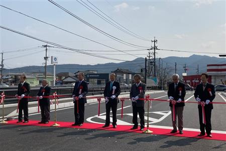 女島橋テープカット