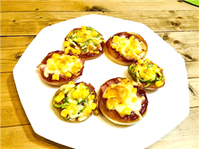   食推さんのうま塩レシピ3月号「玉ネギピザ」