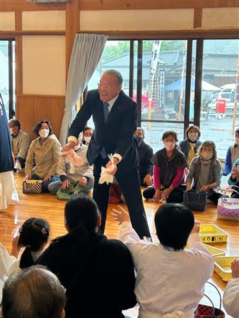 葛原神楽殿落成式もちまき