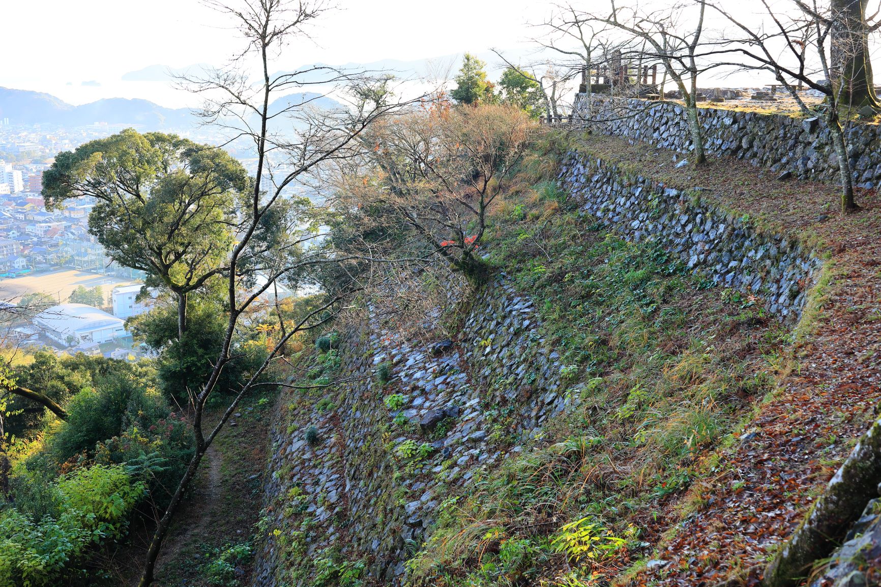 上から見た雛壇状石垣